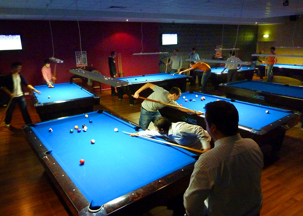 bars with pool tables near me